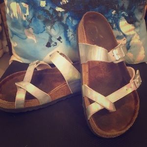 EUC Metallic Silver Birkenstock’s Size 37